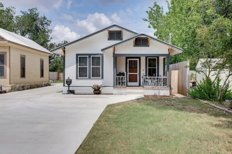 2 Bedrooms Cottage