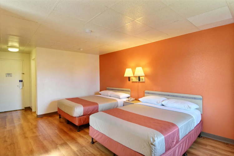 Motel 6 Nashua