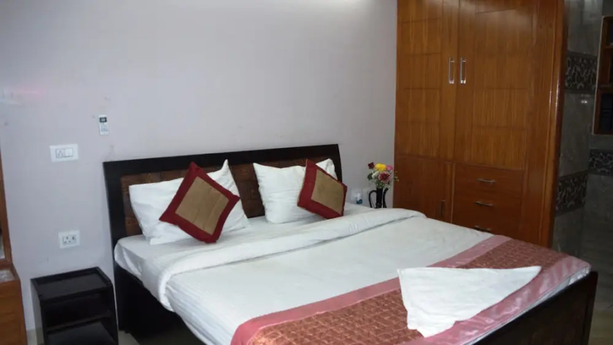 Maxfort Hospital Apartment