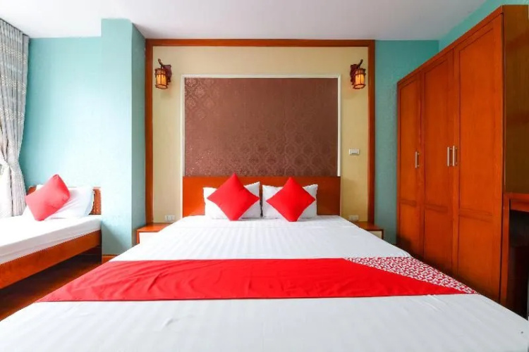 OYO 241 Hp Home Hotel