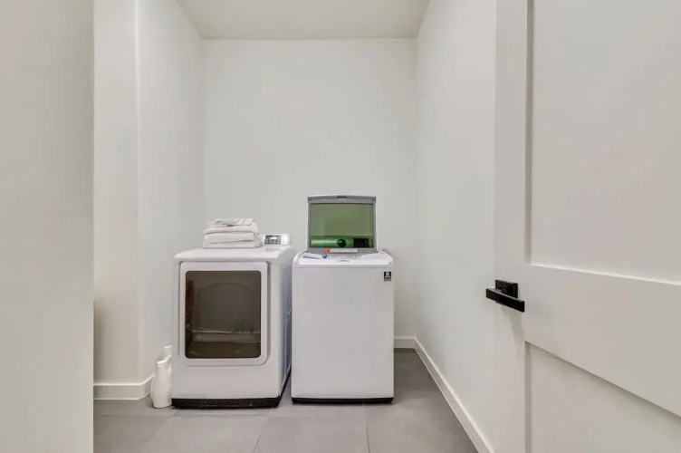 Modern & Spacious Home 3 Mi to Downtown Dallas!