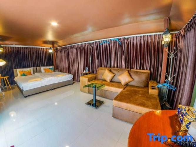 Family Suite with pool view