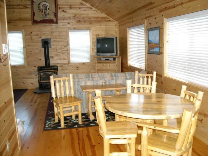 2 Bedrooms Bungalow