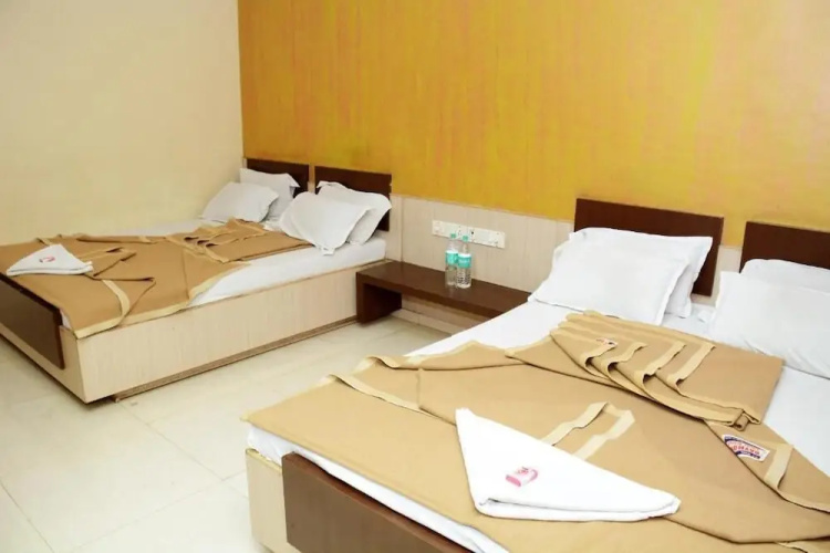 Hotel Sai Varsha