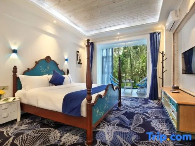 3 Bedrooms Quadruple Suite with balcony