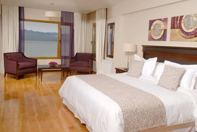 Deluxe Double Suite with lake view