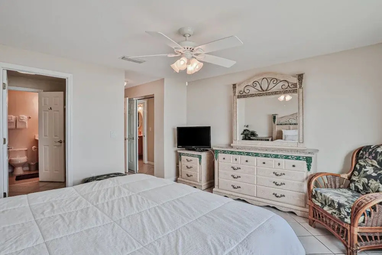 Oceanfront Townhouse With Shared Pools, Ocean View, Wifi, W/d, and Central AC