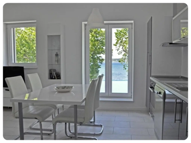 Apartment with balcony and with sea view