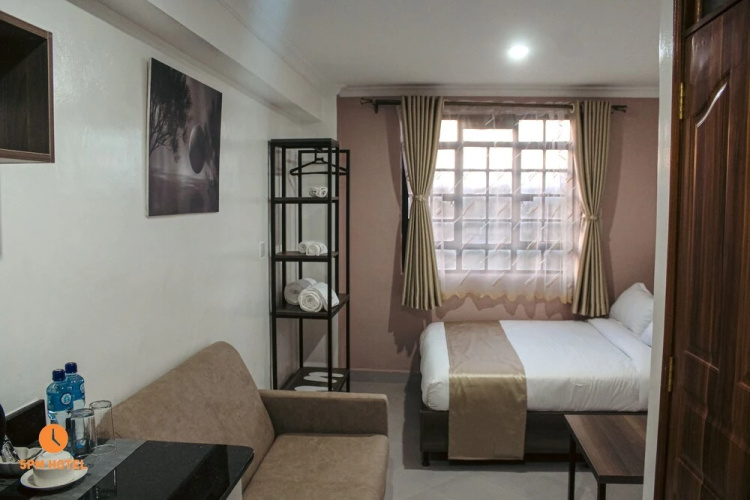 5 PM Hotel