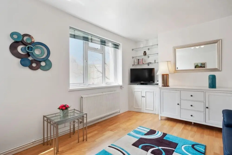 Spacious 3 Bed Flat W/communal Garden in Euston
