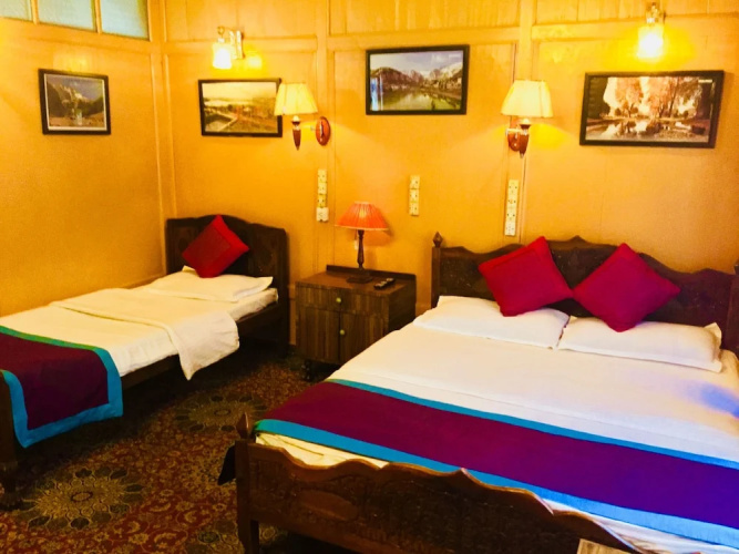 Ritz HouseBoat Srinagar
