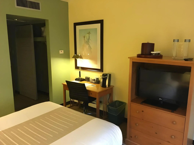 Crockett Hotel