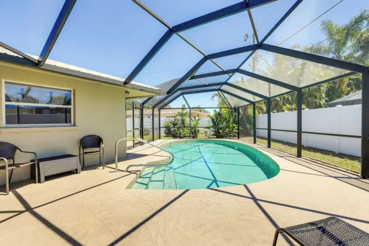 Sarasota House w/ Private Pool - 4 Mi to Beach!