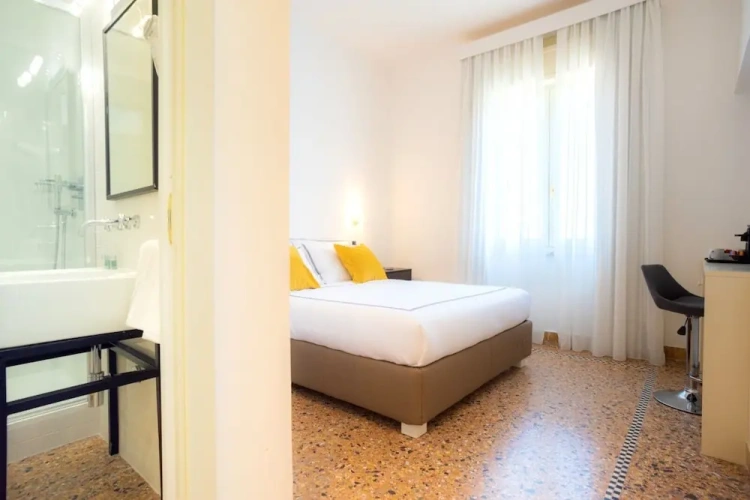 Classic Double room with city view