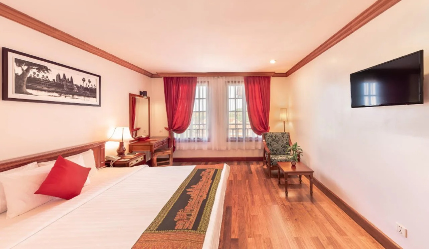 The Suite By Royal Crown Hotel