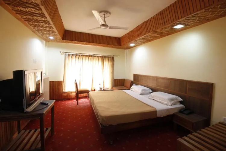 Vardaan Hotels - PatniTop