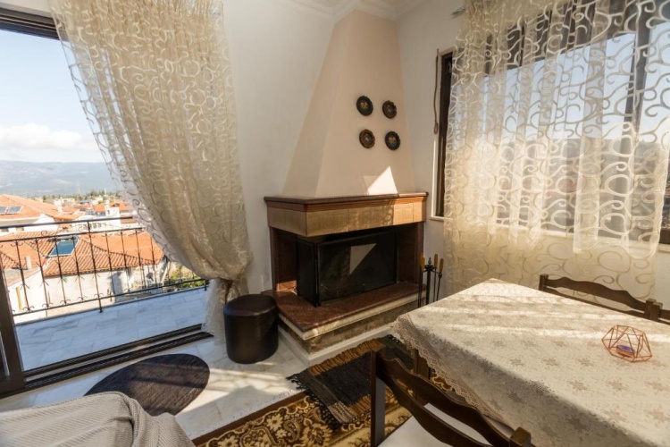 Raise Amfikleia Mountain House