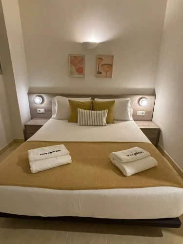 1 Bedroom Apartment with balcony