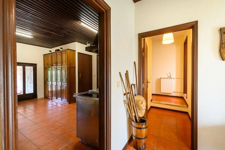 T4 House With Outdoor Pool and Wonderful Views