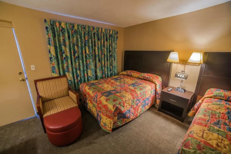 Deluxe Inn