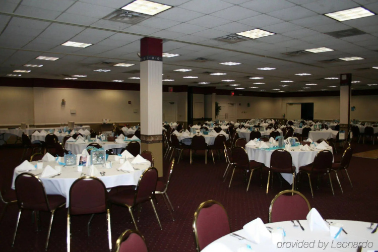 韦斯特蒙特酒店及套房(Westmont Inn & Suites)