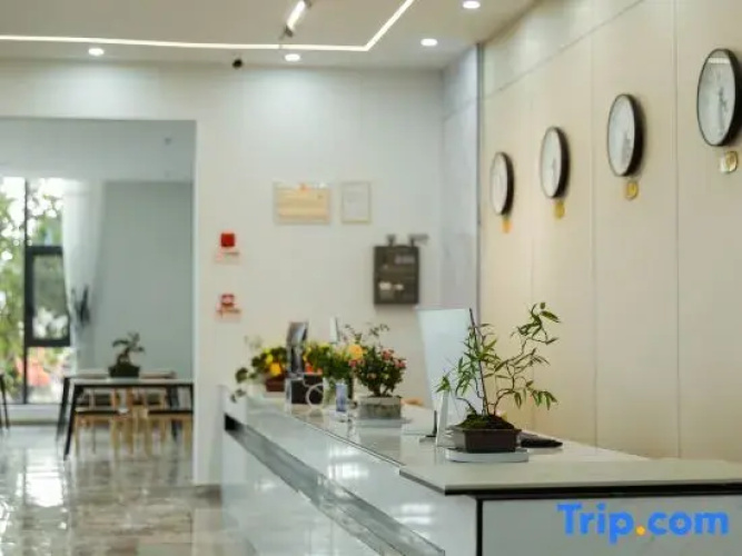 Jiujiu Holiday Hotel