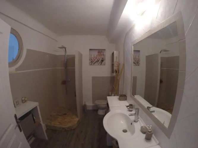 3 Bedrooms Apartment