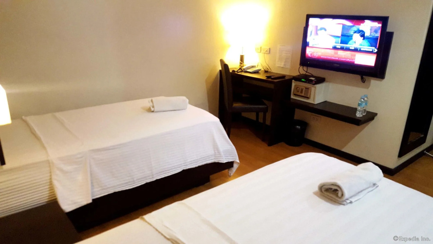 Lorenzzo Suites Hotel