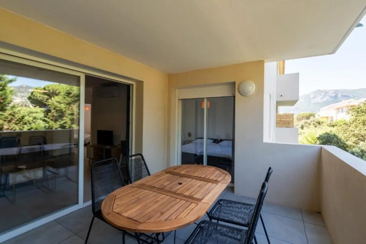 2 Bedrooms Apartment