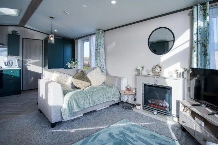 Bumblebee - 2 Bedroom Lodge - Manorbier