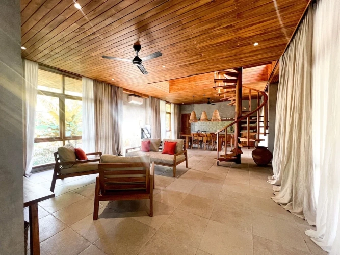 2 Bedrooms Villa