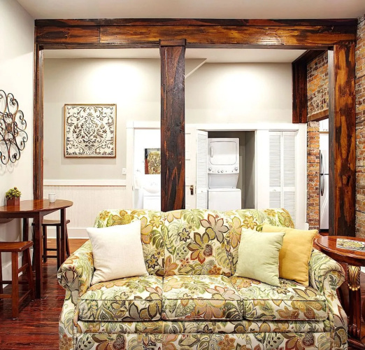 Elegant Brick 2 BR in downtown Savannah