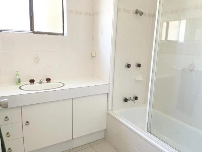 Crystal Waters-2 bed, 2 bathroom, Beachfront Unit!