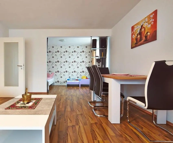 3 Bedrooms Apartment