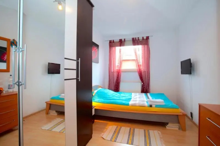 4526 Private Single Rooms