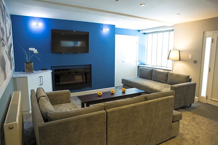 Quadruple Apartment