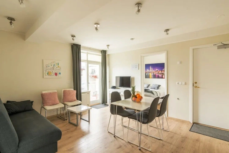 2 Bedrooms Apartment