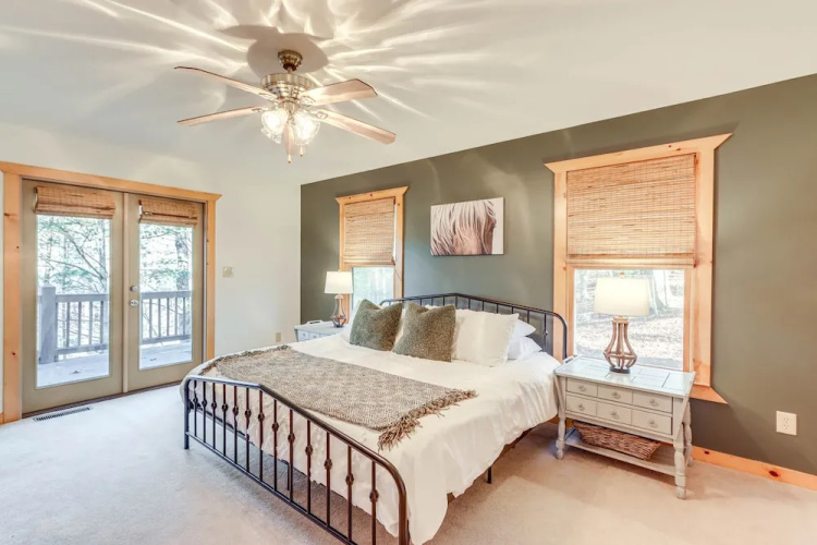 Peaceful Ellijay Cabin: Pool Access & Resort Perks