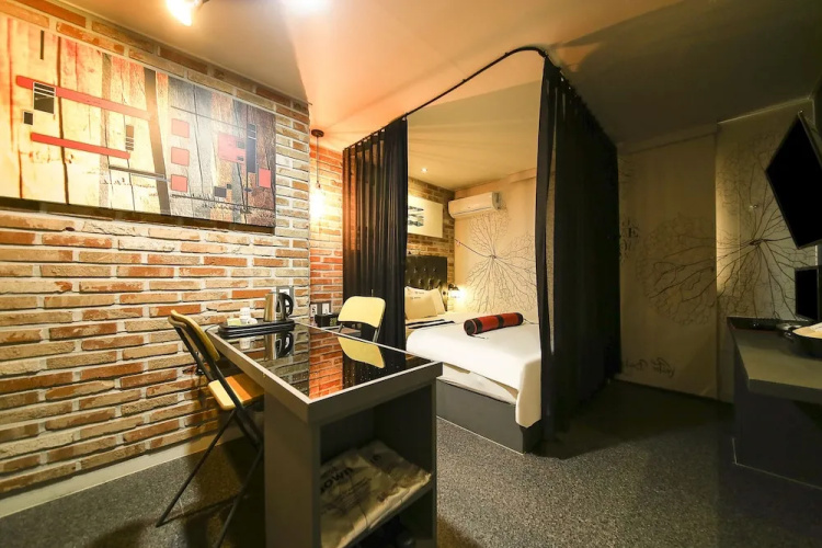2U Motel