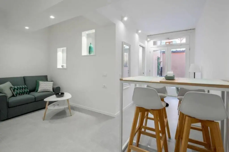 Ormesini Courtyard Apartment