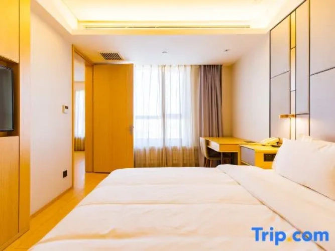 Twin Suite with street view