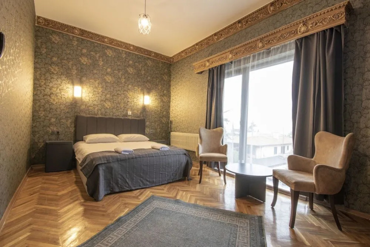 Ares Business Suit Hotel