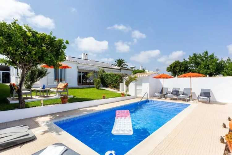3 Bedrooms Cottage