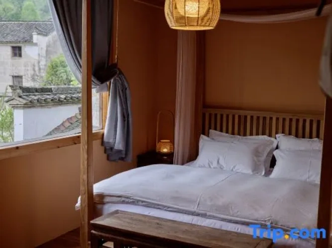Suite with mountain view