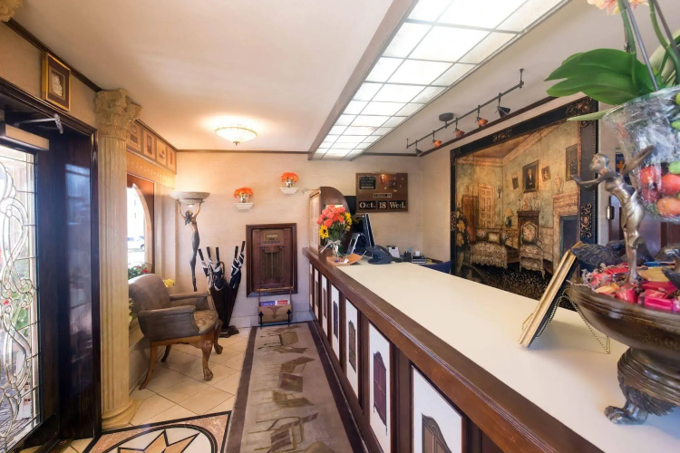 Atrium Inn