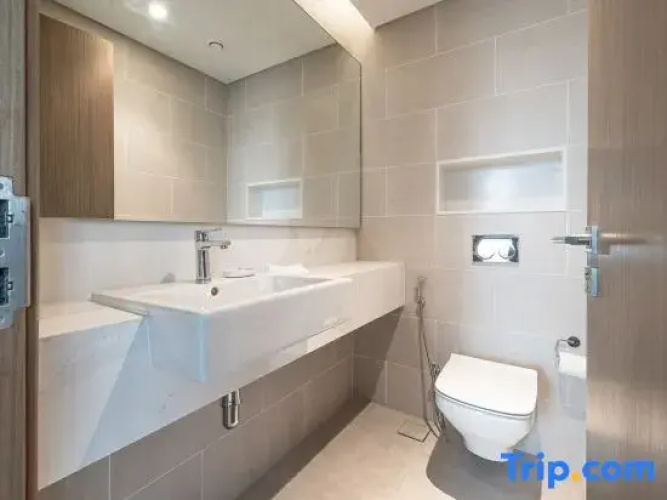2BR + M CF8 | Large Balcony