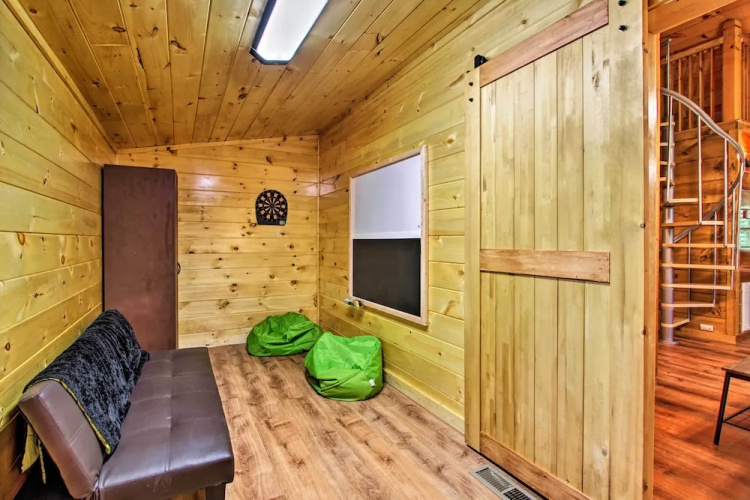 Charming Pigeon Forge Cabin w/ Private Hot Tub!