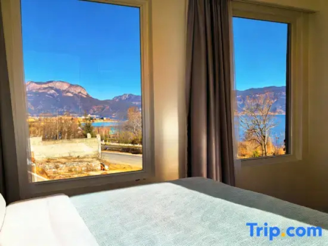 Attic Suite with lake view