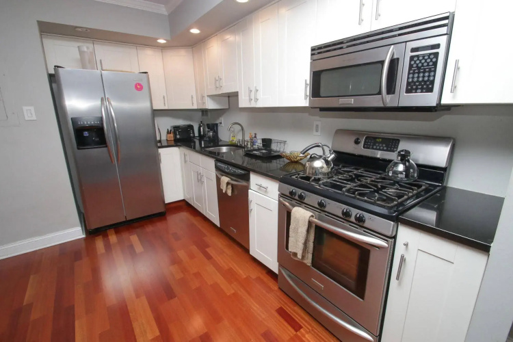 Renaissance Properties - 21 & Chestnut
