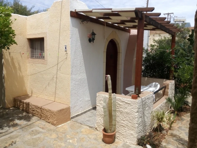 Studio with balcony and with garden view